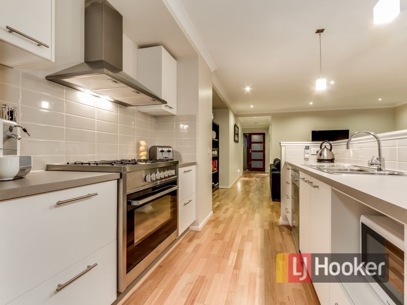 17 Hood Place, Pakenham VIC 3810