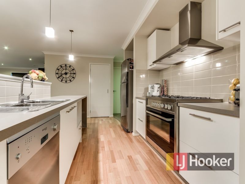 17 Hood Place, Pakenham VIC 3810