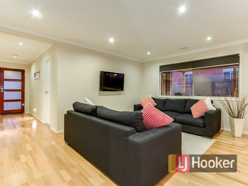 17 Hood Place, Pakenham VIC 3810