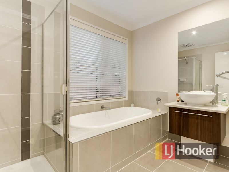 17 Hood Place, Pakenham VIC 3810