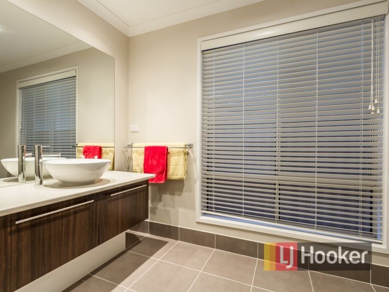 17 Hood Place, Pakenham VIC 3810