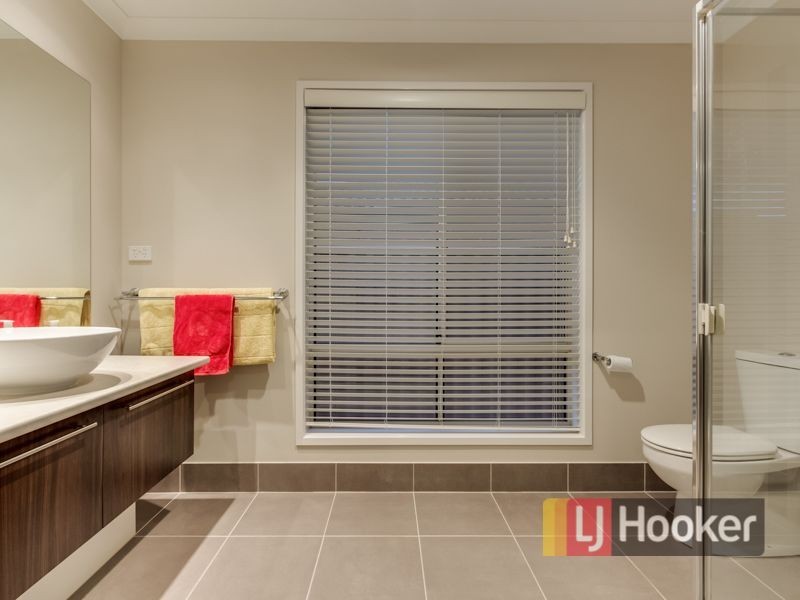 17 Hood Place, Pakenham VIC 3810