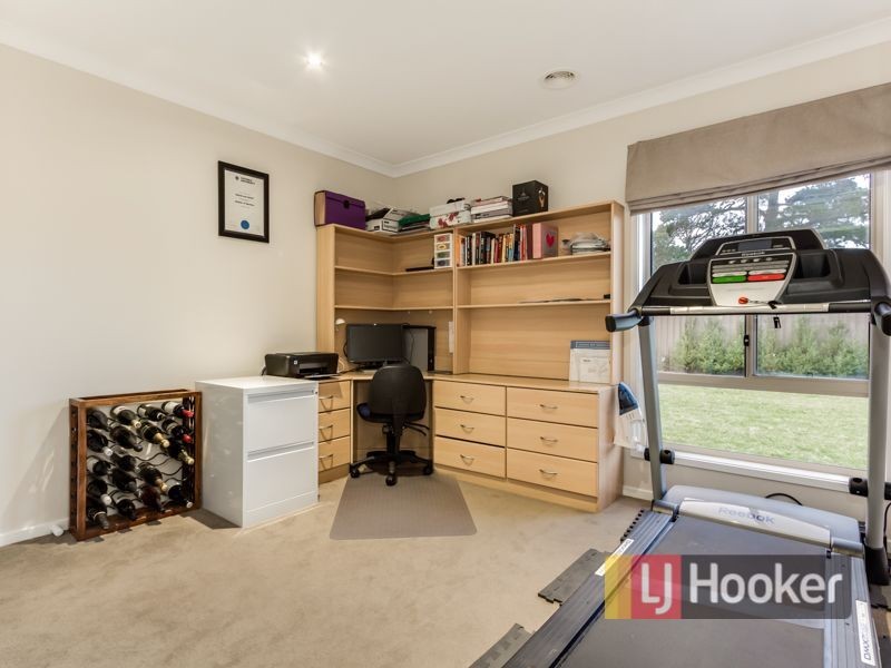 17 Hood Place, Pakenham VIC 3810