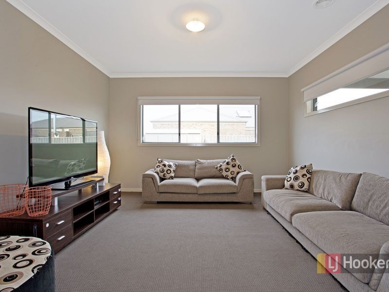 35 Cassowary Avenue, Pakenham VIC 3810