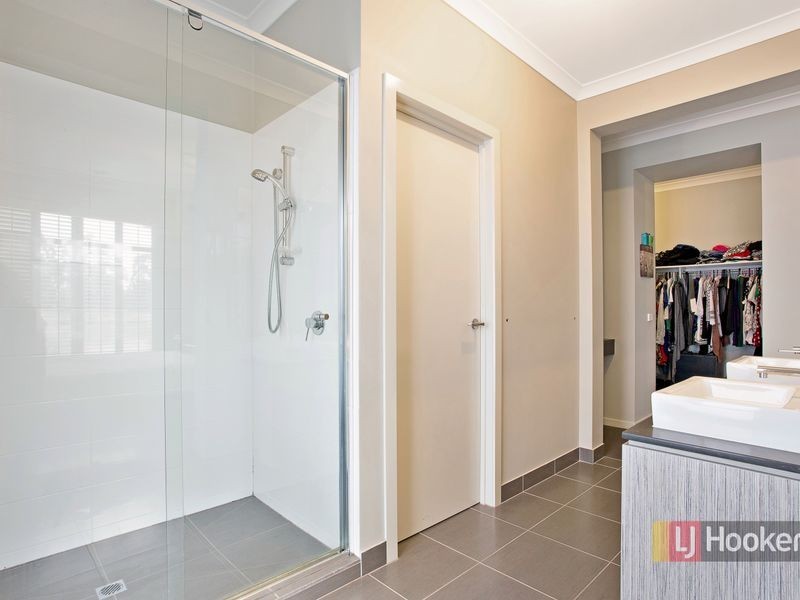 35 Cassowary Avenue, Pakenham VIC 3810