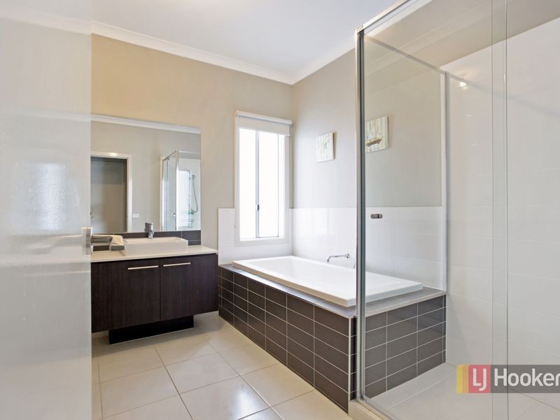 35 Cassowary Avenue, Pakenham VIC 3810