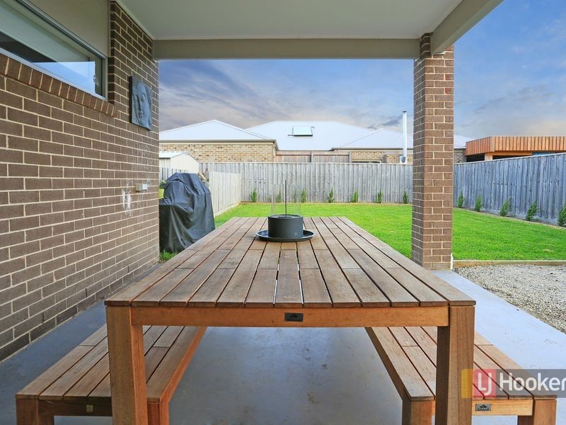 35 Cassowary Avenue, Pakenham VIC 3810