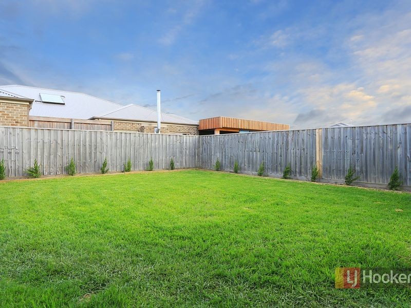 35 Cassowary Avenue, Pakenham VIC 3810
