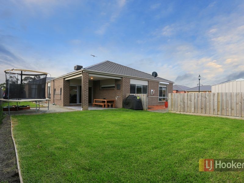 35 Cassowary Avenue, Pakenham VIC 3810