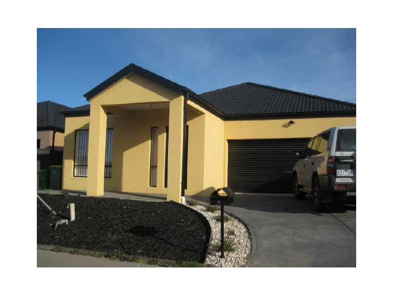 9 Downing Square, Pakenham VIC 3810