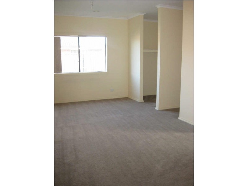 9 Downing Square, Pakenham VIC 3810
