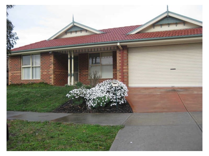 25 Ben Drive, Pakenham VIC 3810