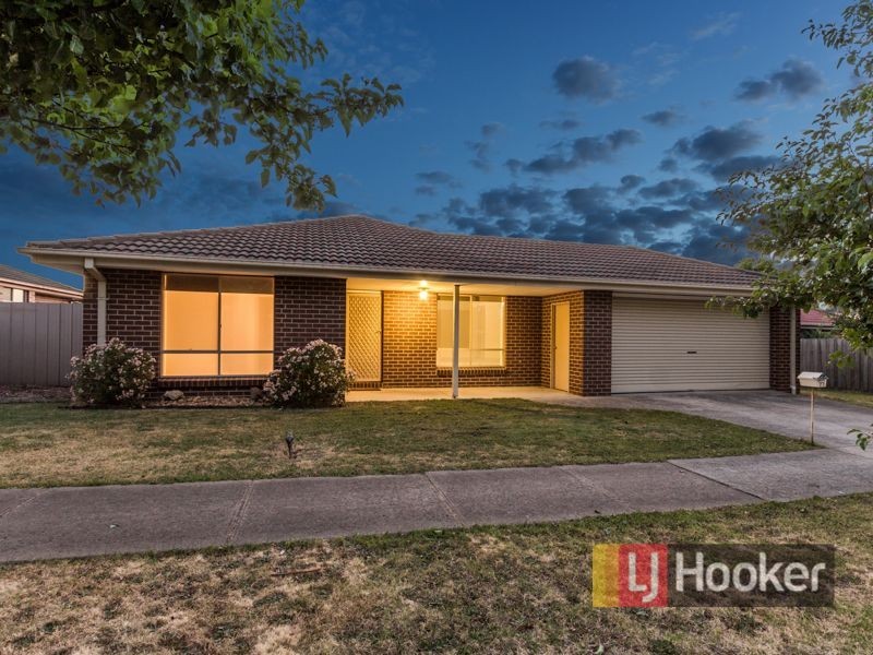 77 Ebony Drive, Pakenham VIC 3810