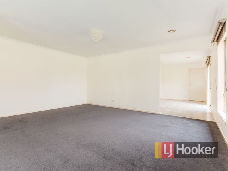 77 Ebony Drive, Pakenham VIC 3810