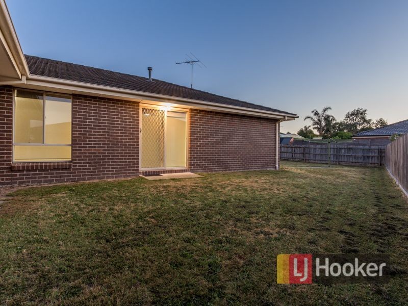 77 Ebony Drive, Pakenham VIC 3810