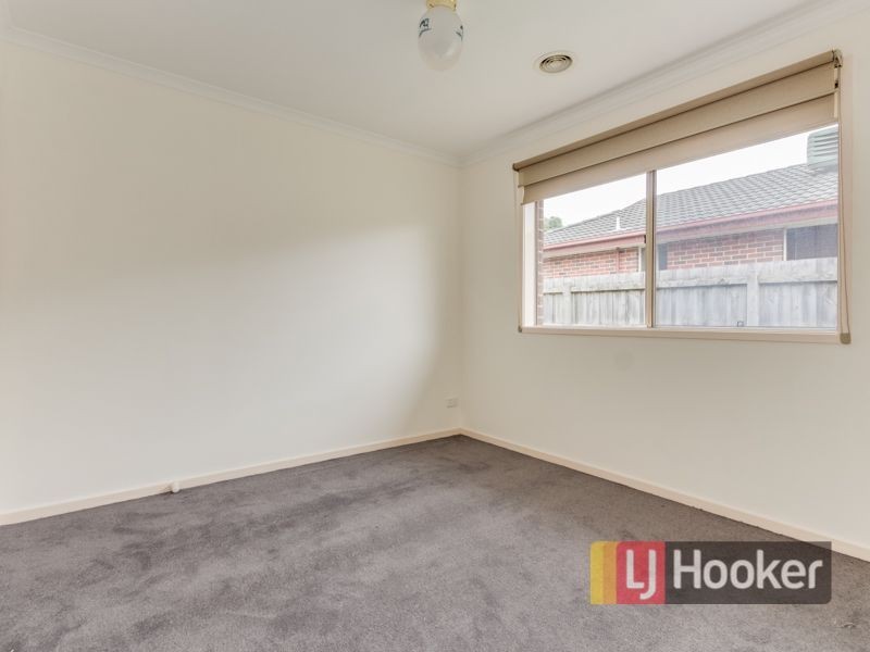 77 Ebony Drive, Pakenham VIC 3810