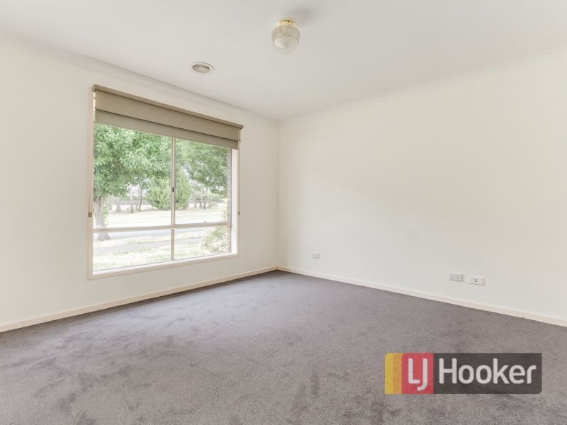 77 Ebony Drive, Pakenham VIC 3810
