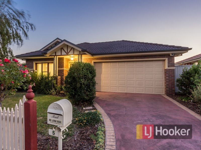 5 Strickland Court, Pakenham VIC 3810