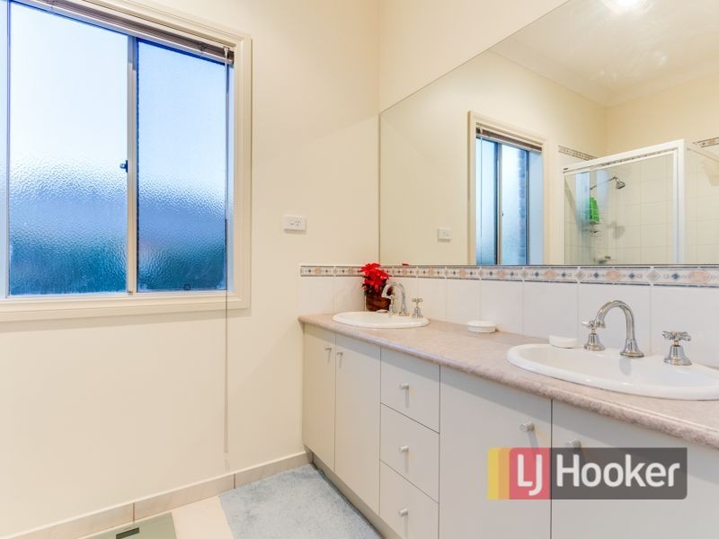 5 Strickland Court, Pakenham VIC 3810