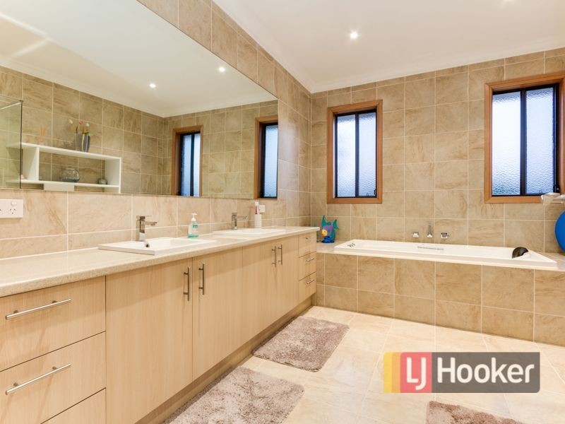 5A Meeking Drive, Pakenham VIC 3810