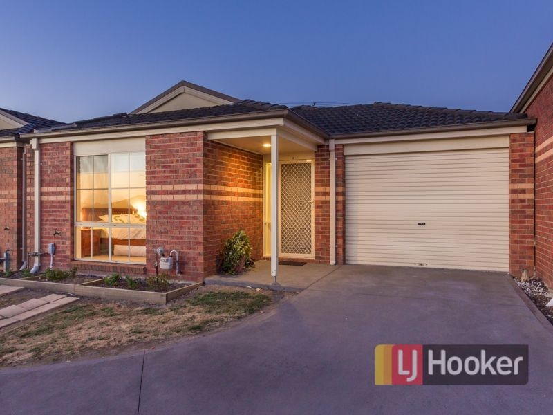 8/12 Renlik Court, Pakenham VIC 3810