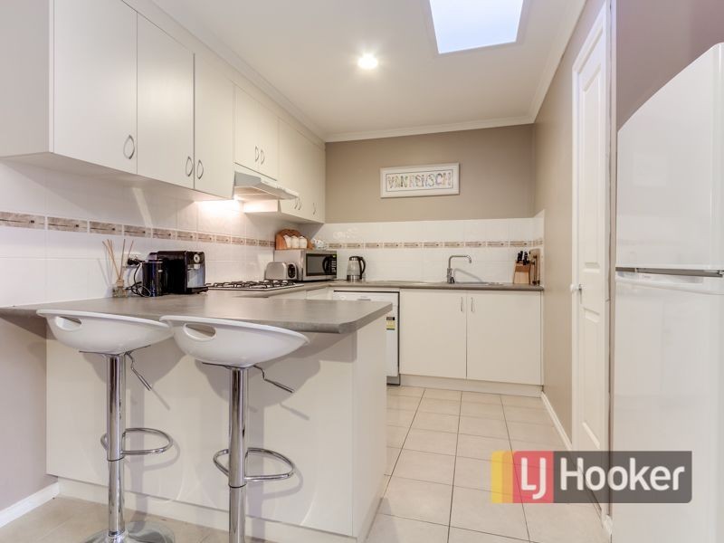 8/12 Renlik Court, Pakenham VIC 3810