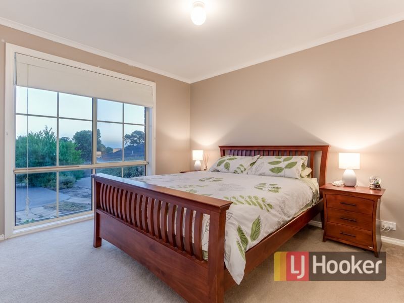 8/12 Renlik Court, Pakenham VIC 3810