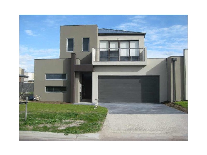 71 Edgeware Close, Pakenham VIC 3810