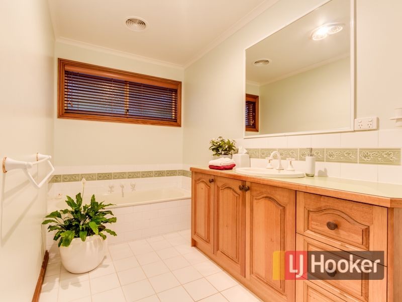 11 Andrew Court, Pakenham VIC 3810