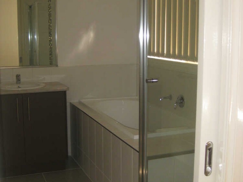 8/40 Army Road, Pakenham VIC 3810