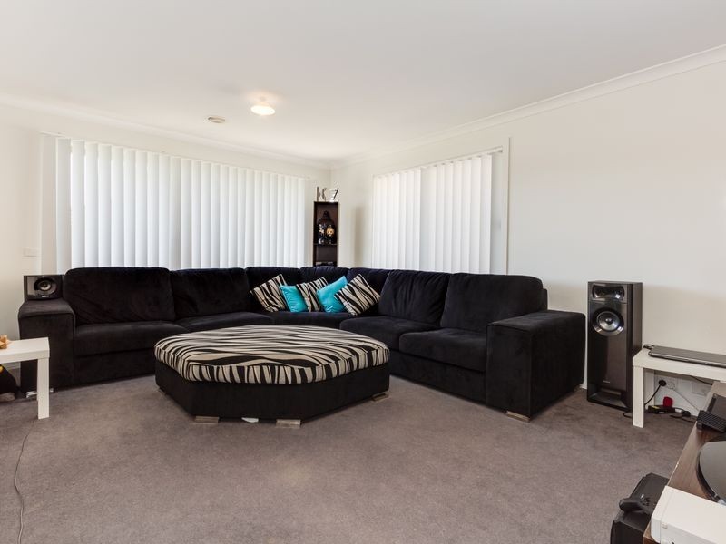 33 Central Avenue, Pakenham VIC 3810