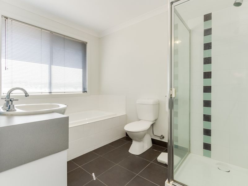 33 Central Avenue, Pakenham VIC 3810