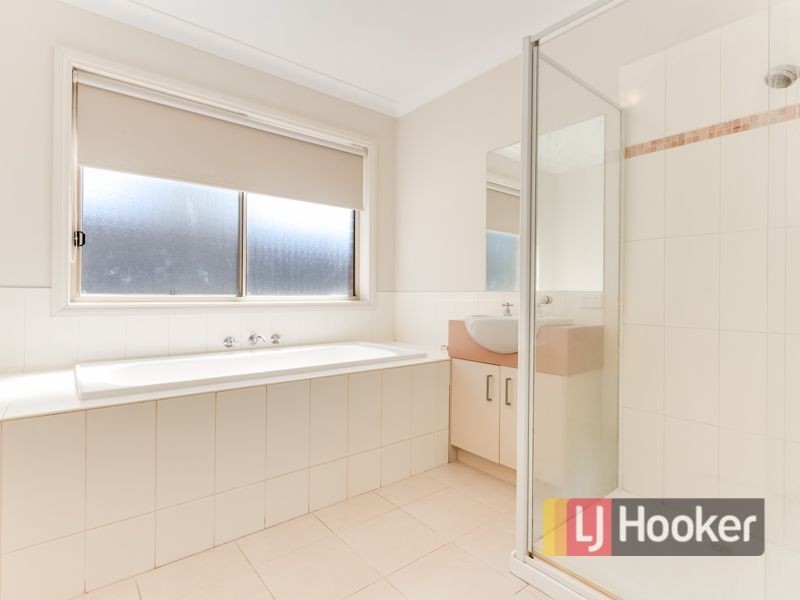 7 Ivory Drive, Pakenham VIC 3810