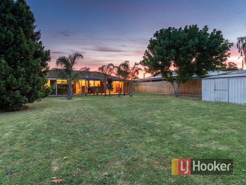 37 Bluegrass Crescent, Pakenham VIC 3810