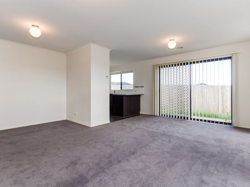 12/107 Army Road, Pakenham VIC 3810
