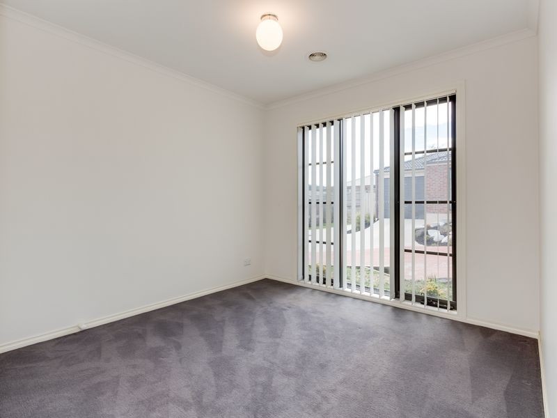 12/107 Army Road, Pakenham VIC 3810