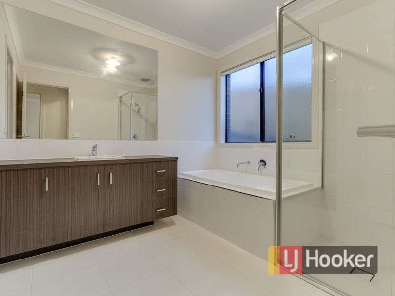 1/4 Shakespeare Court, Drouin VIC 3818