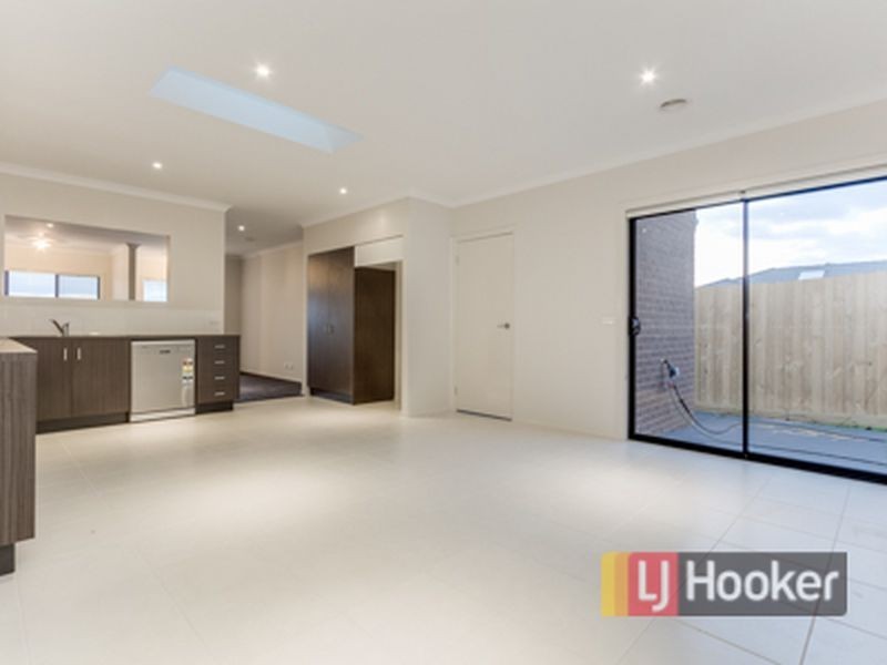 1/4 Shakespeare Court, Drouin VIC 3818