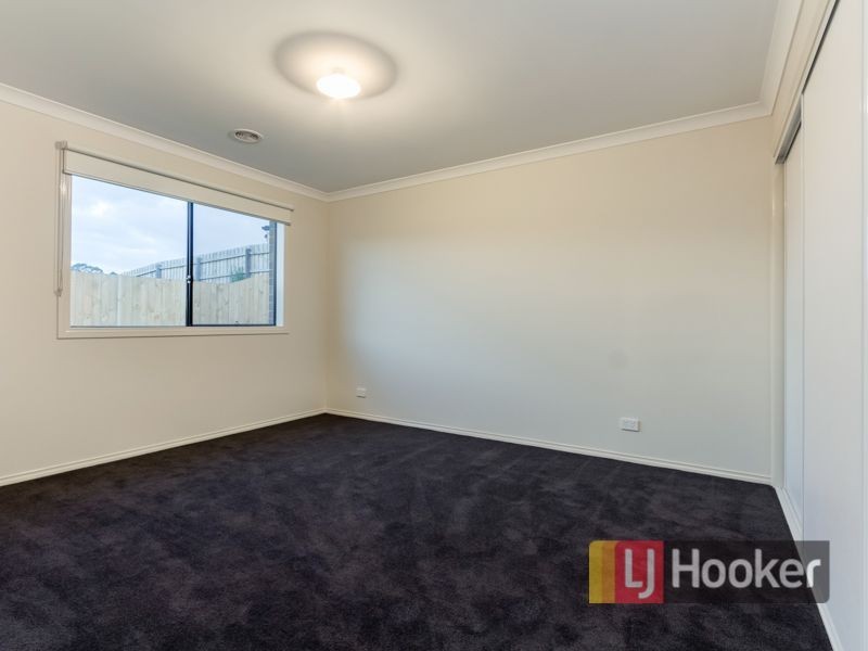 1/4 Shakespeare Court, Drouin VIC 3818