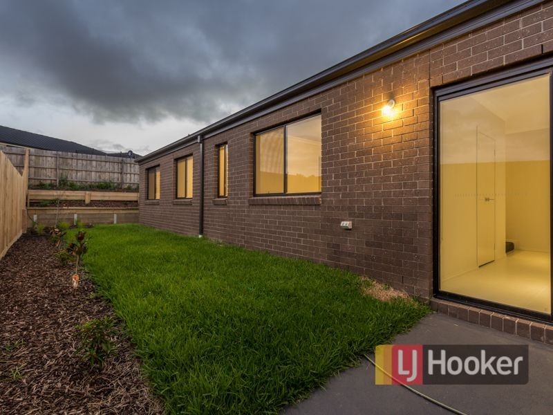 1/4 Shakespeare Court, Drouin VIC 3818