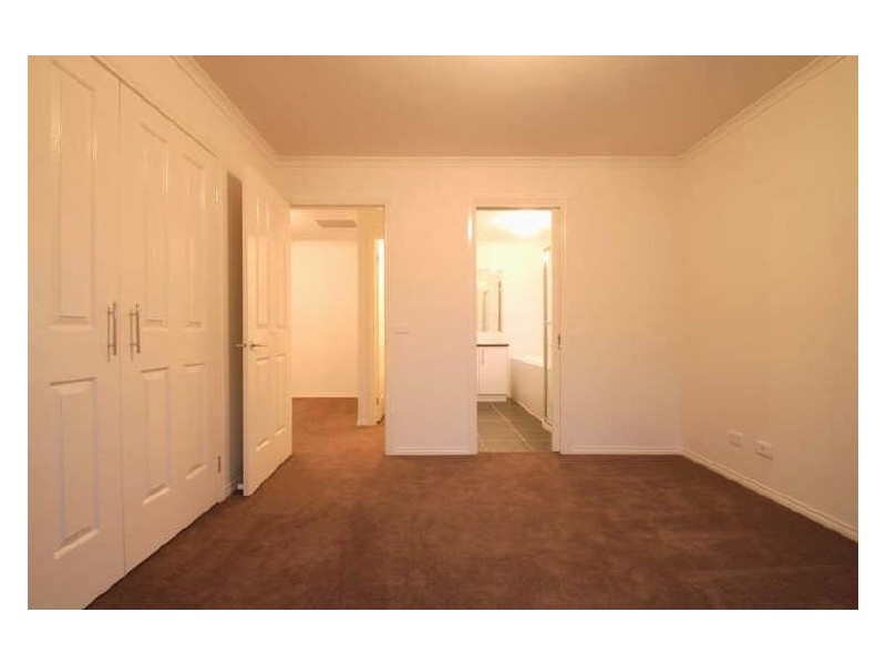 16/40 Army Road, Pakenham VIC 3810