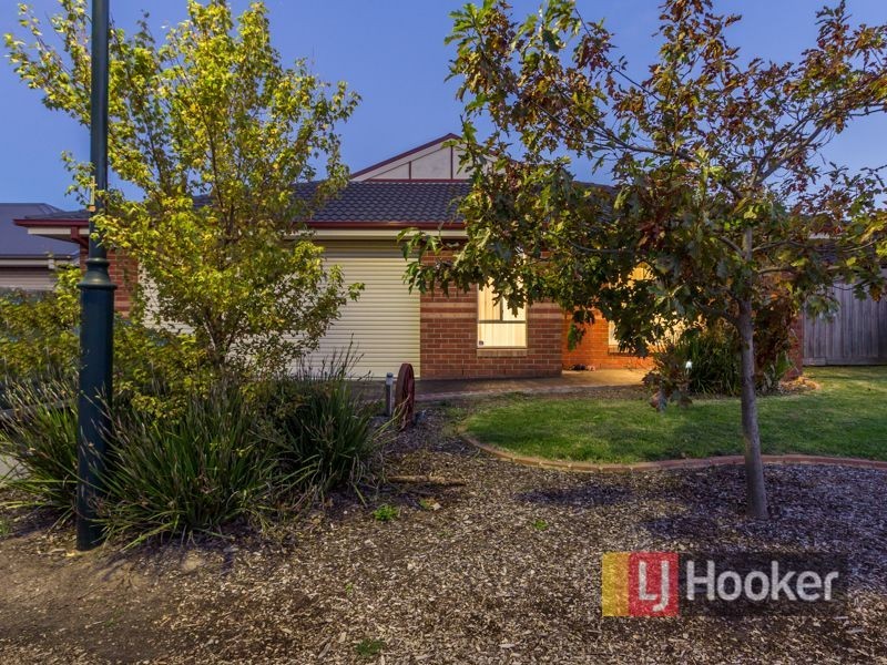 6 Dobell Street, Pakenham VIC 3810