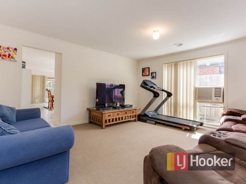 49 Pommel Street, Pakenham VIC 3810