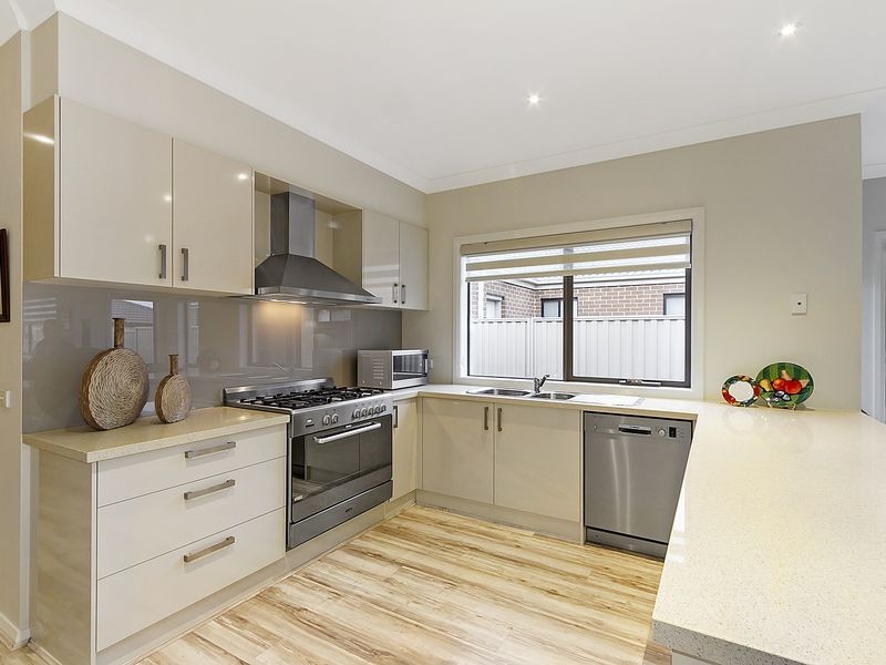 7 Hamish Avenue, Pakenham VIC 3810