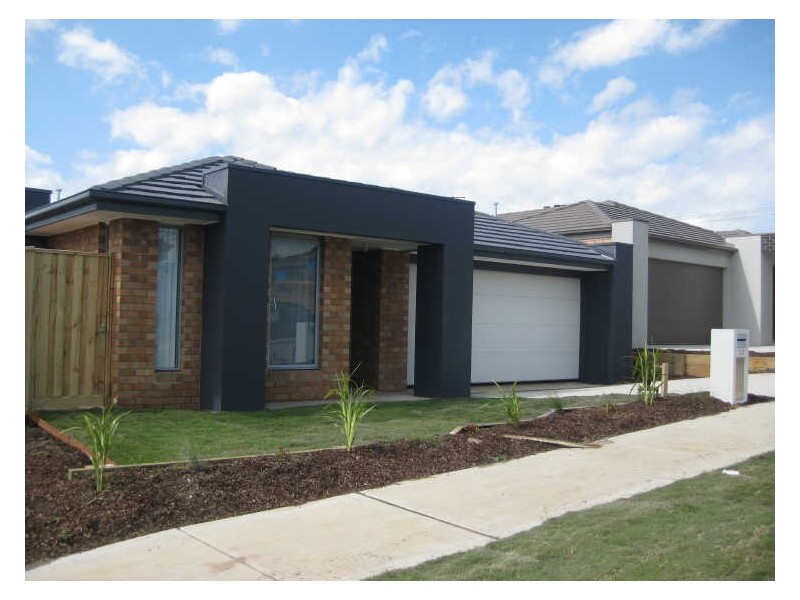 33 Central Avenue, Pakenham VIC 3810