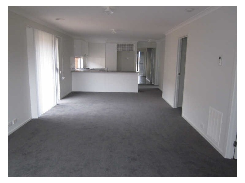 33 Central Avenue, Pakenham VIC 3810