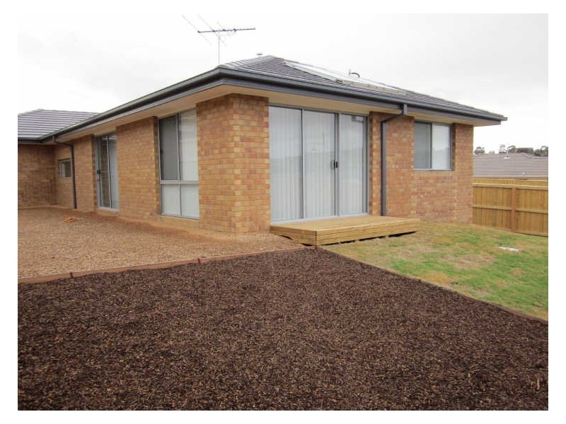 33 Central Avenue, Pakenham VIC 3810