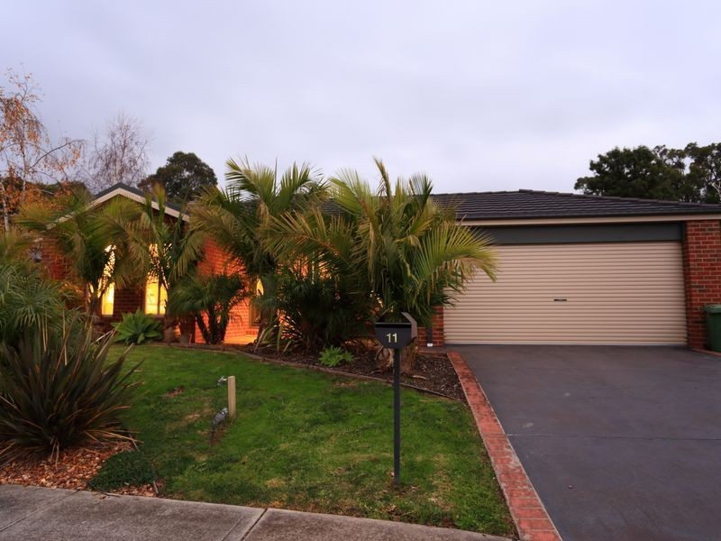 11 Lairds Rise, Garfield VIC 3814