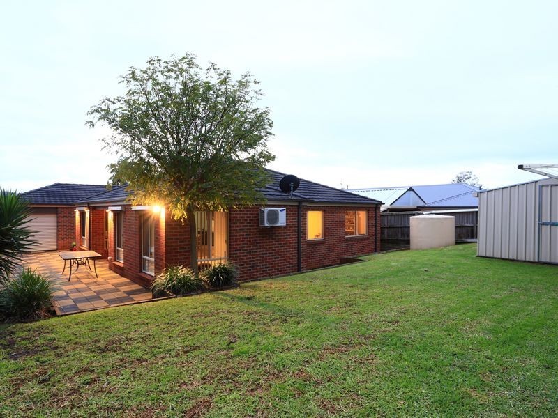 11 Lairds Rise, Garfield VIC 3814