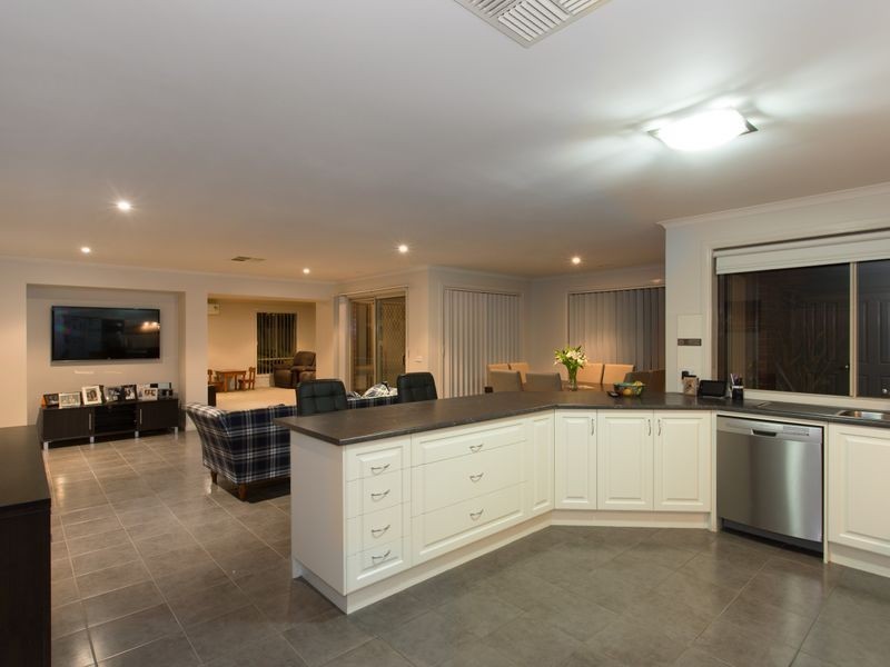 11 Lairds Rise, Garfield VIC 3814